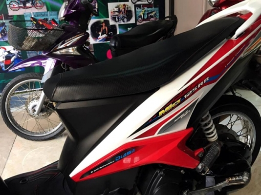 mio125 RR  สีแดงขาว เครื่องยนต์ 125 cc. ระบบคาบูร์ รถเครื่องดี แถม 4 รายการ