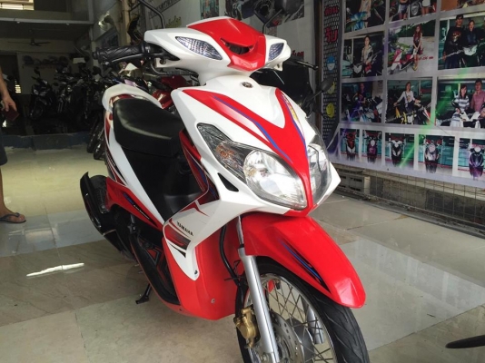 mio125 RR  สีแดงขาว เครื่องยนต์ 125 cc. ระบบคาบูร์ รถเครื่องดี แถม 4 รายการ