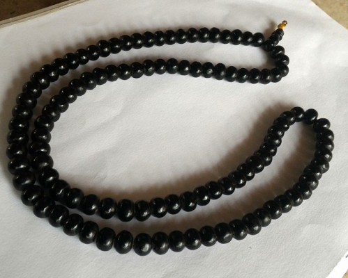 หลวงพ่ออุตตมะ เส้นที่1 สร้อยประคำ 108 เม็ด จุ่มรักดำ เงางามแห้งๆ สวยเก่าเก็บดีมาก งานทำมือล้วนๆ