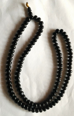 หลวงพ่ออุตตมะ เส้นที่1 สร้อยประคำ 108 เม็ด จุ่มรักดำ เงางามแห้งๆ สวยเก่าเก็บดีมาก งานทำมือล้วนๆ