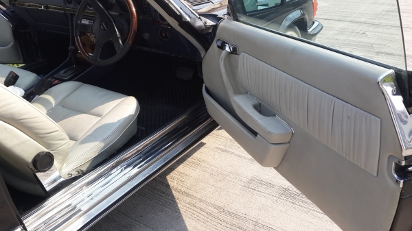 ขายBENZ-450-SLC-W107 สวยครับติดต่อดูรถได้