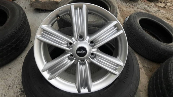 ขายล้อแม็กป้ายแดง dmax 18" สนใจติดต่อ ตาเล็ก ล้อและยางครับ 081-3747940