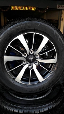 ขายล้อแม็ก pajero 18" พร้อมยางปี15 สนใจติดต่อ ตาเล็ก ล้อและยางครับ 081-3747940