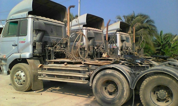 หัวลากนิสสัน  UD350แรงม้า ติดต่อ 080-1405528