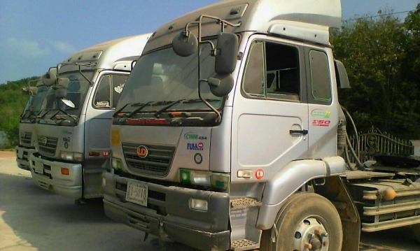 หัวลากนิสสัน  UD350แรงม้า ติดต่อ 080-1405528