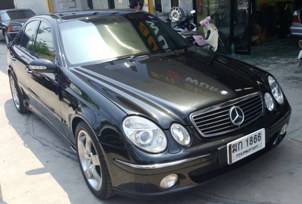 ขาย BENZ-W211-ปี04 สีดำดำ เครื่อง V6-2.6 รุ่นพิเศษหลังคาแก้วเปิดได้