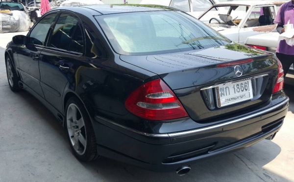 ขาย BENZ-W211-ปี04 สีดำดำ เครื่อง V6-2.6 รุ่นพิเศษหลังคาแก้วเปิดได้