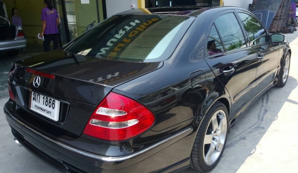 ขาย BENZ-W211-ปี04 สีดำดำ เครื่อง V6-2.6 รุ่นพิเศษหลังคาแก้วเปิดได้