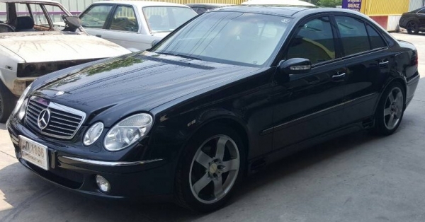 ขาย BENZ-W211-ปี04 สีดำดำ เครื่อง V6-2.6 รุ่นพิเศษหลังคาแก้วเปิดได้