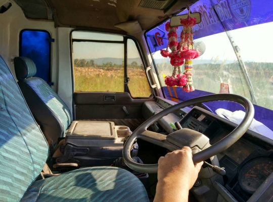 ขายสิบล้อ  UD CW 430 m 230 hp สนใจติดต่อ 0882669068