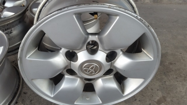 ขายล้อ TOYOTA PRERUNNER ขอบ15 4 ล้อ