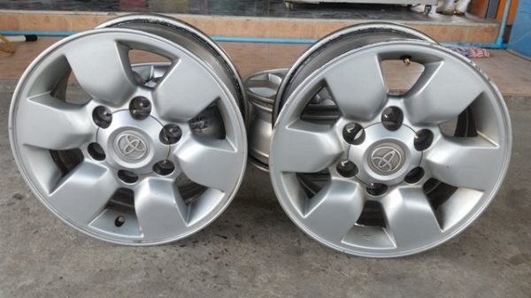 ขายล้อ TOYOTA PRERUNNER ขอบ15 4 ล้อ