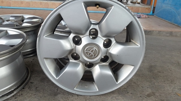 ขายล้อ TOYOTA PRERUNNER ขอบ15 4 ล้อ