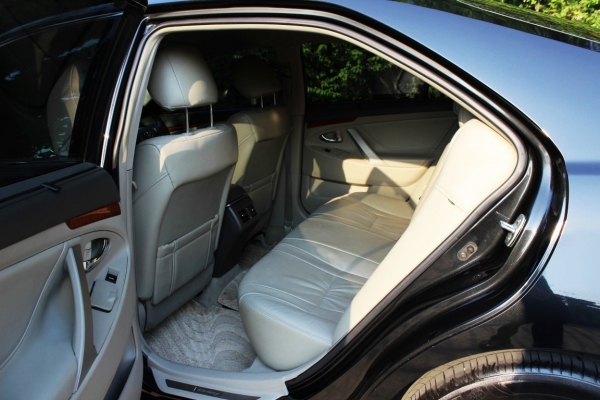 2010 TOYOTA CAMRY 2.0 G AIRBAG-ABS AT สีดำไมล์น้อย