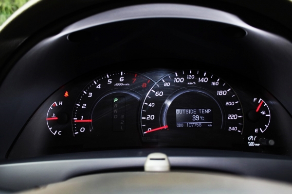 2010 TOYOTA CAMRY 2.0 G AIRBAG-ABS AT สีดำไมล์น้อย