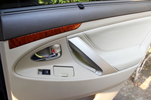 2010 TOYOTA CAMRY 2.0 G AIRBAG-ABS AT สีดำไมล์น้อย