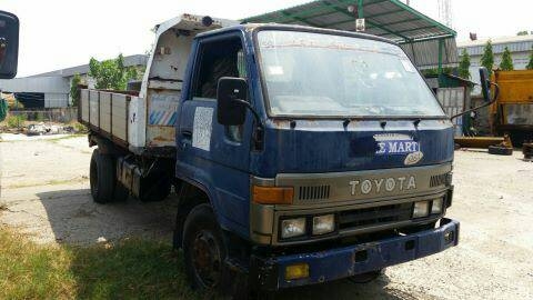 ขาย 6 ล้อ ดั๊มTOYOTA  85 แรงม้า สภาพสวยพร้อมใช้ ราคาต่อรองได้ ติดต่อได้ที่คุณ อ๊อฟ พิจิตร 086-737-9991