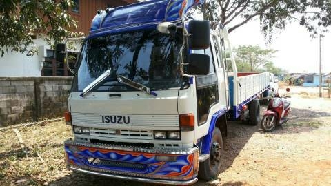 ขาย 6 ล้อ ISUZU 175 แรงม้า รถห้างแท้  สภาพสวยพร้อมใช้ ติดต่อได้ที่คุณ อ๊อฟ พิจิตร 086-737-9991