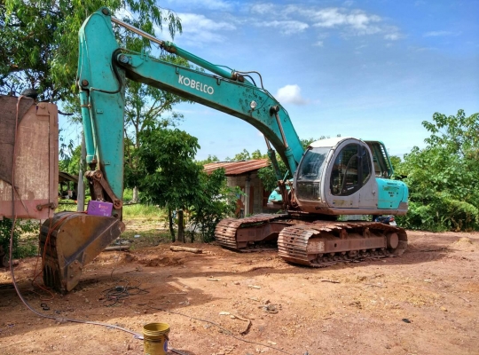 ขาย รถแบ็คโค sk-200 super 1 คัน สนใจติดต่อ 0882669068