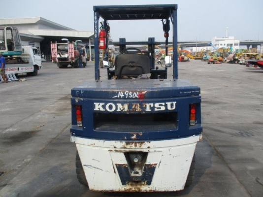 ขายรถยกKOMATSU FD45-4 เกียร์ธรรดา เครื่องดีเซล6D95 เสาเตี้ยเข้าตู้