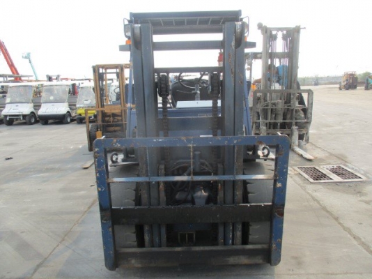 ขายรถยกKOMATSU FD45-4 เกียร์ธรรดา เครื่องดีเซล6D95 เสาเตี้ยเข้าตู้