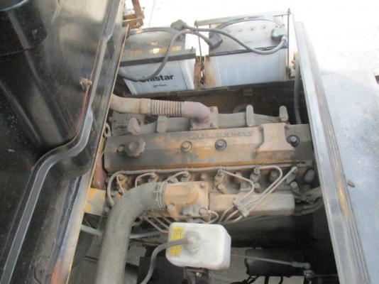 ขายรถยกKOMATSU FD45-4 เกียร์ธรรดา เครื่องดีเซล6D95 เสาเตี้ยเข้าตู้