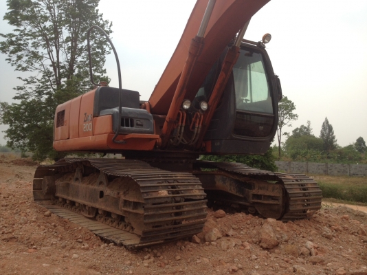 ขายรถแบคโฮ HITACHI ZX200-1 เอกสารอินวอย 7587 ชม.ราคา 1100000