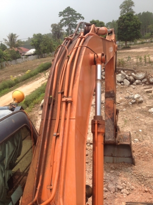 ขายรถแบคโฮ HITACHI ZX200-1 เอกสารอินวอย 7587 ชม.ราคา 1100000