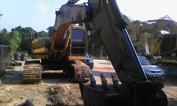 ขายรถแบคโฮ  CAT 325
