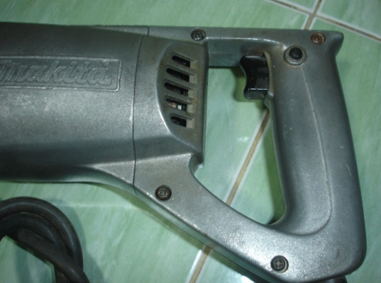 ขายสว่านไฟฟ้า makita 13mm. รุ่น 6301 (700w.)