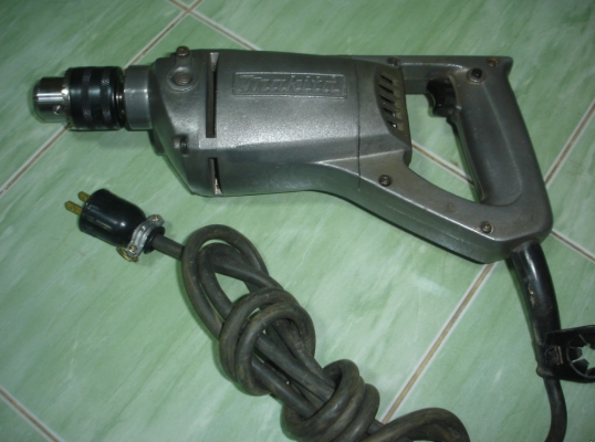 ขายสว่านไฟฟ้า makita 13mm. รุ่น 6301 (700w.)