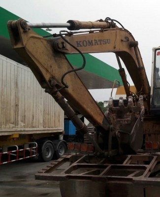 ขาย 2คัน ราคารวม แพ๊คคู่ 655,000บ เล่ม ทะเบียนพร้อมโอน สิบล้อ หัวยาว 165เพาเดียว และ แม็คโค  PC 100-3 สภาพดีพร้อมใช้งาน ขายราคารวม 2คัน 655,000บ ทะเบียนเอกสาร พร้อมโอน