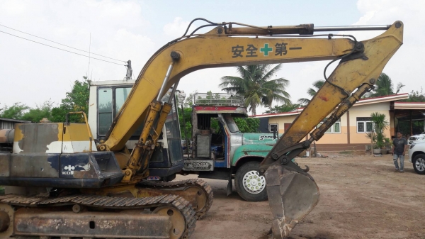 ขาย 2คัน ราคารวม แพ๊คคู่ 655,000บ เล่ม ทะเบียนพร้อมโอน สิบล้อ หัวยาว 165เพาเดียว และ แม็คโค  PC 100-3 สภาพดีพร้อมใช้งาน ขายราคารวม 2คัน 655,000บ ทะเบียนเอกสาร พร้อมโอน