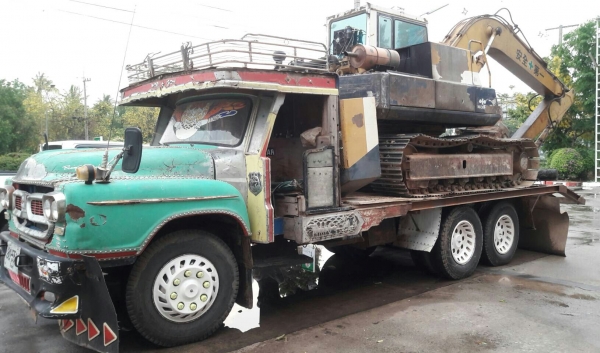 ขาย 2คัน ราคารวม แพ๊คคู่ 655,000บ เล่ม ทะเบียนพร้อมโอน สิบล้อ หัวยาว 165เพาเดียว และ แม็คโค  PC 100-3 สภาพดีพร้อมใช้งาน ขายราคารวม 2คัน 655,000บ ทะเบียนเอกสาร พร้อมโอน