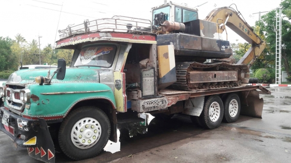 ขาย 2คัน ราคารวม แพ๊คคู่ 655,000บ เล่ม ทะเบียนพร้อมโอน สิบล้อ หัวยาว 165เพาเดียว และ แม็คโค  PC 100-3 สภาพดีพร้อมใช้งาน ขายราคารวม 2คัน 655,000บ ทะเบียนเอกสาร พร้อมโอน