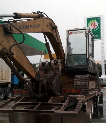 ขาย 2คัน ราคารวม แพ๊คคู่ 655,000บ เล่ม ทะเบียนพร้อมโอน สิบล้อ หัวยาว 165เพาเดียว และ แม็คโค  PC 100-3 สภาพดีพร้อมใช้งาน ขายราคารวม 2คัน 655,000บ ทะเบียนเอกสาร พร้อมโอน