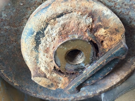 โรลเลอร์รถขุด komatsu pc40-7 เก่าเช็คนอกญี่ปุ่น ราคา 2,000 บาท โรลเลอร์รถขุด komatsu pc40-7 เก่าเช็คนอกญี่ปุ่น ราคา 2,000 บาท