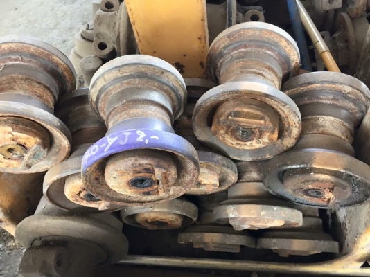 โรลเลอร์รถขุด komatsu pc40-7 เก่าเช็คนอกญี่ปุ่น ราคา 2,000 บาท โรลเลอร์รถขุด komatsu pc40-7 เก่าเช็คนอกญี่ปุ่น ราคา 2,000 บาท