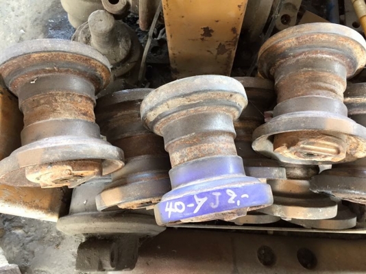 โรลเลอร์รถขุด komatsu pc40-7 เก่าเช็คนอกญี่ปุ่น ราคา 2,000 บาท โรลเลอร์รถขุด komatsu pc40-7 เก่าเช็คนอกญี่ปุ่น ราคา 2,000 บาท