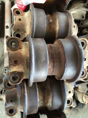 โรลเลอร์รถขุด komatsu pc60-5-6 เก่าเช็คนอกญี่ปุ่น ราคา 2,500 บาท