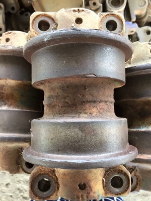 โรลเลอร์รถขุด komatsu pc60-5-6 เก่าเช็คนอกญี่ปุ่น ราคา 2,500 บาท