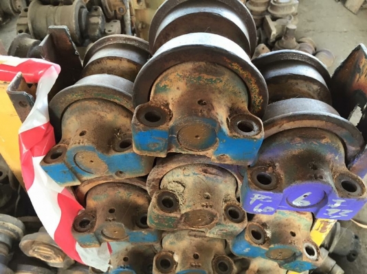 โรลเลอร์รถขุด komatsu pc60-5-6 เก่าเช็คนอกญี่ปุ่น ราคา 2,500 บาท