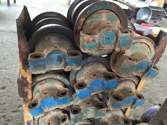 โรลเลอร์รถขุด komatsu pc60-5-6 เก่าเช็คนอกญี่ปุ่น ราคา 2,500 บาท