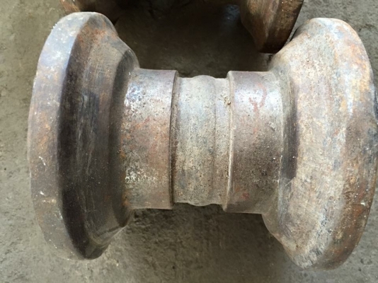 โรลเลอร์รถขุด komatsu pc20/30 เก่าญี่ปุ่น ราคา 1,500 บาท โรลเลอร์รถขุด komatsu pc20/30 เก่าญี่ปุ่น ราคา 1,500 บาท