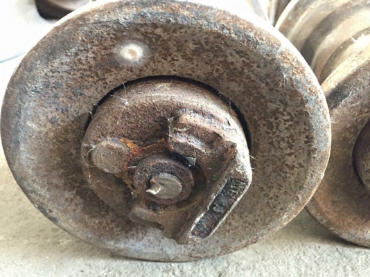 โรลเลอร์รถขุด komatsu pc20/30 เก่าญี่ปุ่น ราคา 1,500 บาท โรลเลอร์รถขุด komatsu pc20/30 เก่าญี่ปุ่น ราคา 1,500 บาท