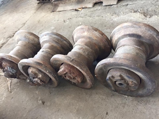 โรลเลอร์รถขุด komatsu pc20/30 เก่าญี่ปุ่น ราคา 1,500 บาท โรลเลอร์รถขุด komatsu pc20/30 เก่าญี่ปุ่น ราคา 1,500 บาท