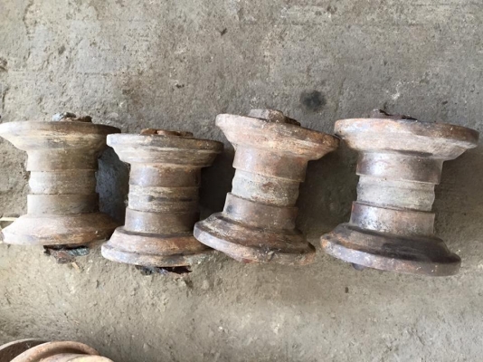 โรลเลอร์รถขุด komatsu pc20/30 เก่าญี่ปุ่น ราคา 1,500 บาท โรลเลอร์รถขุด komatsu pc20/30 เก่าญี่ปุ่น ราคา 1,500 บาท