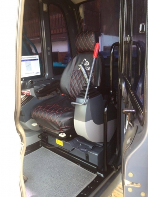 KOBELCO SK200-8 Super X (เจ้าของขายเอง) ซีเรียล 9,XXX 4,XXX ชั่วโมง พร้อมสมุดคู่มือการใช้งาน สภาพสวย เดิมทั้งคัน พร้อมใช้งาน ราคา 2,680,000 บาท สนใจติดต่อ 0890854790 ด่วนค่ะ