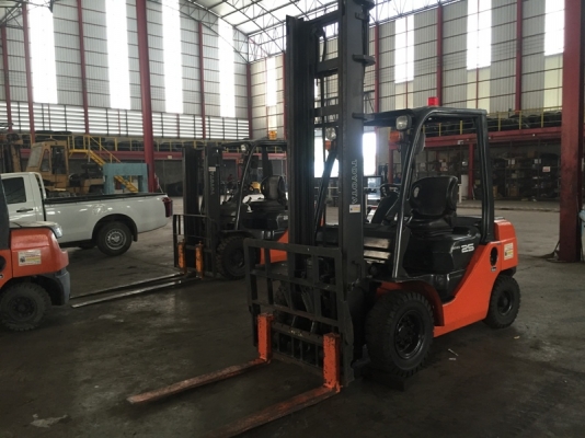 ขายโฟล์คลิฟท์  TOYOTA โตโยต้า FD2.5ตัน-รุ่น8 เครื่องยนต์ ดีเซล งาอิ้งฟอร์ค เท-หงายได้ เสาสูง4.50เมตร