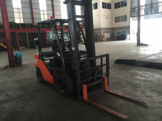 ขายโฟล์คลิฟท์  TOYOTA โตโยต้า FD2.5ตัน-รุ่น8 เครื่องยนต์ ดีเซล งาอิ้งฟอร์ค เท-หงายได้ เสาสูง4.50เมตร